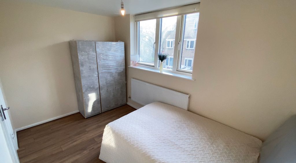 Property photo 3 of 17 Room D