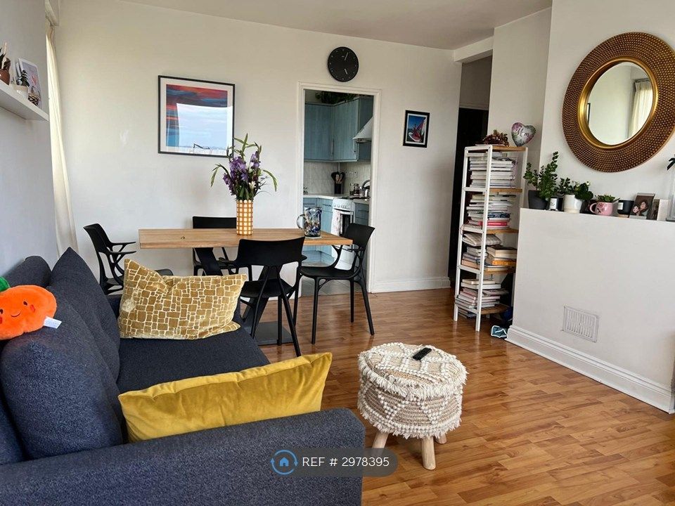 Property photo 2 of 15 Lounge