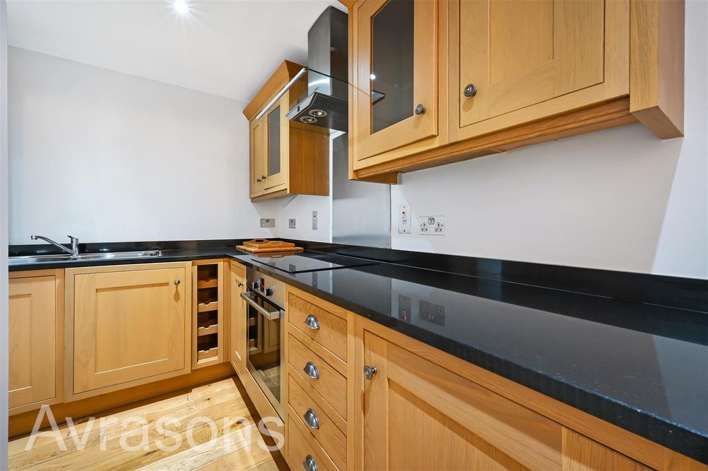 Property photo 3 of 10 Kitchen