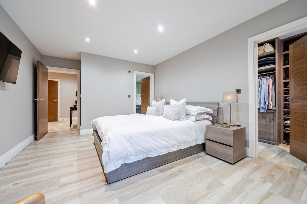 Additional image 8 of 2 bed flat for saleVillage Road, Enfield EN1