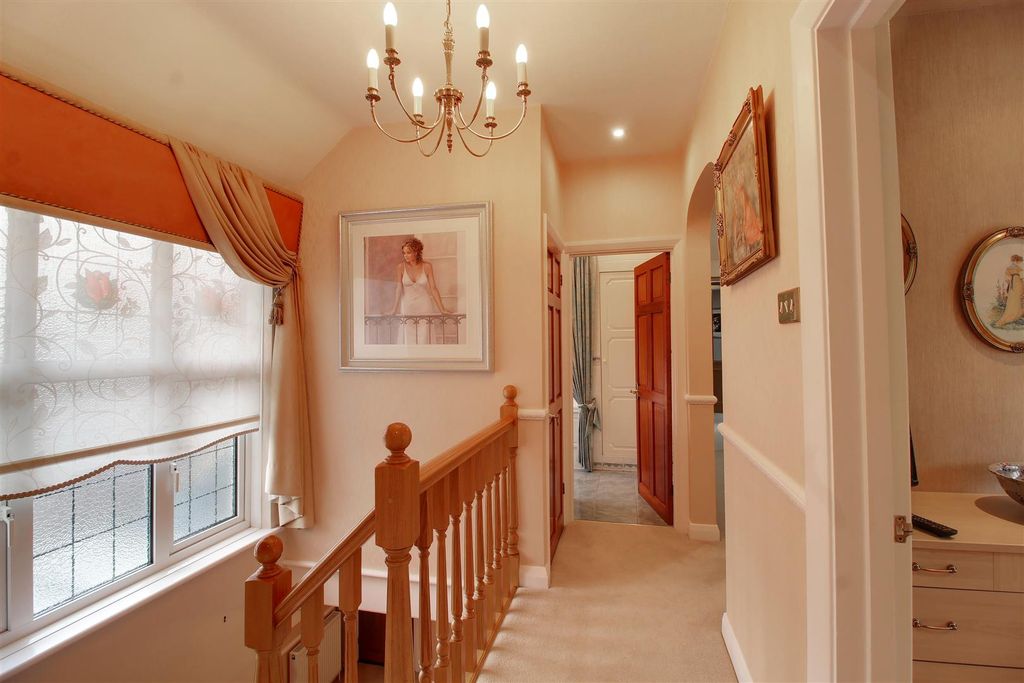 Additional image 15 of 4 bed detached house for saleBrookmans Avenue, Brookmans Park AL9