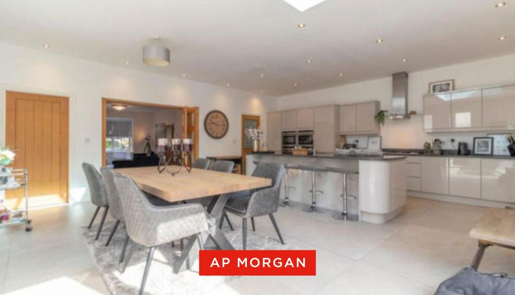 Property photo 3 of 28 Picture No. 38