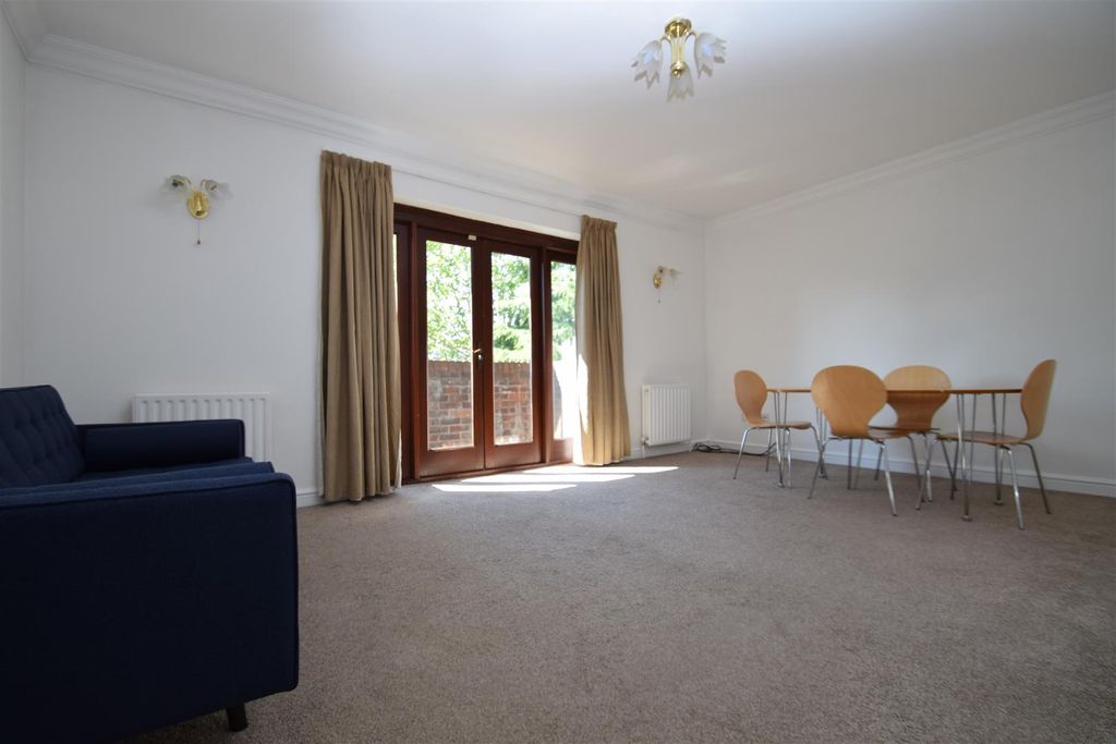 Property photo 2 of 9 Lounge
