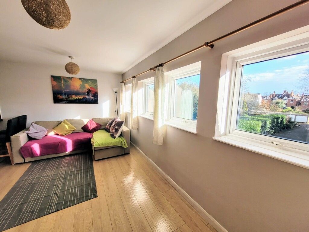 Property photo 1 of 10 Lounge