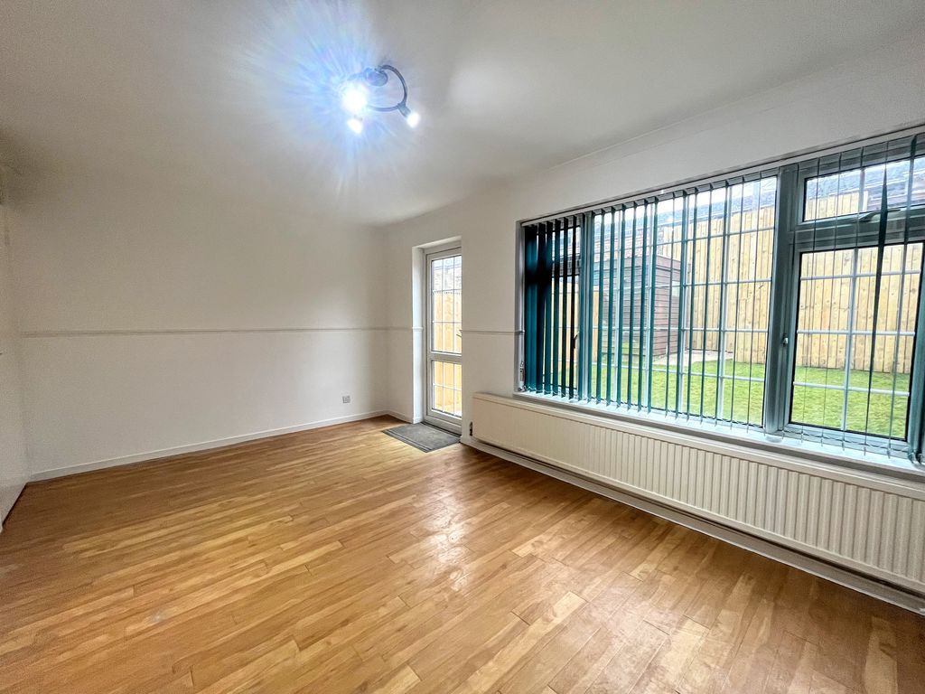 Property photo 2 of 9 Photo 7