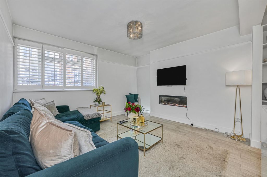 Property photo 1 of 19 Eden_Harper_-_Queens_Court__Meath_Street__Sw11_4Hz