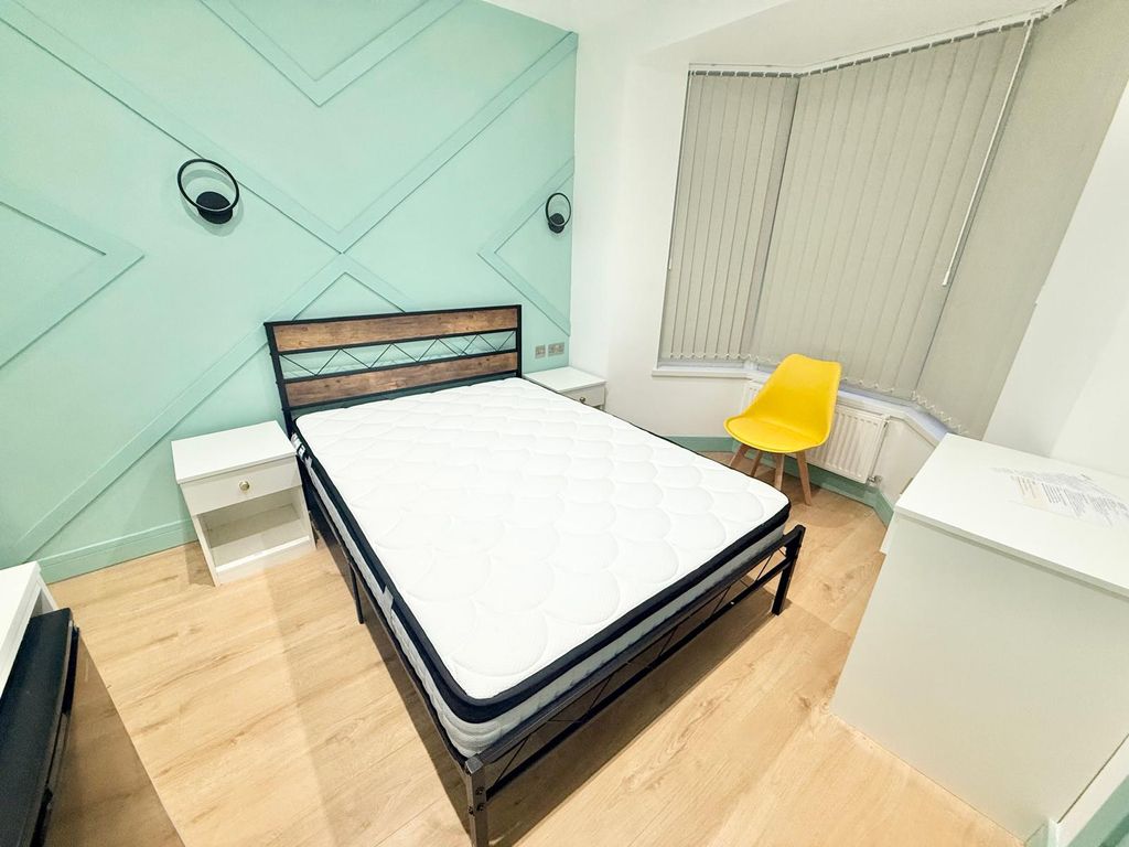 Property photo 3 of 13 Room 1