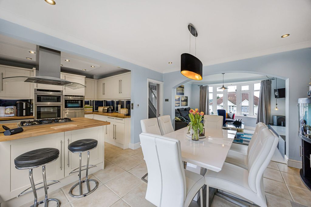 Property photo 2 of 22