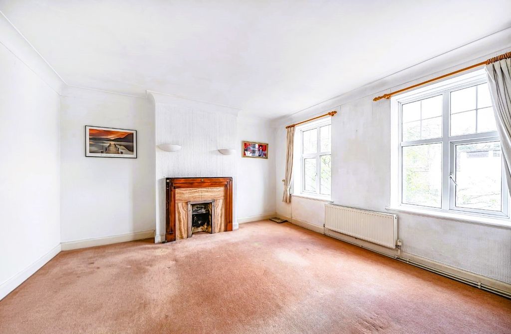 Property photo 2 of 13 Picture No. 35