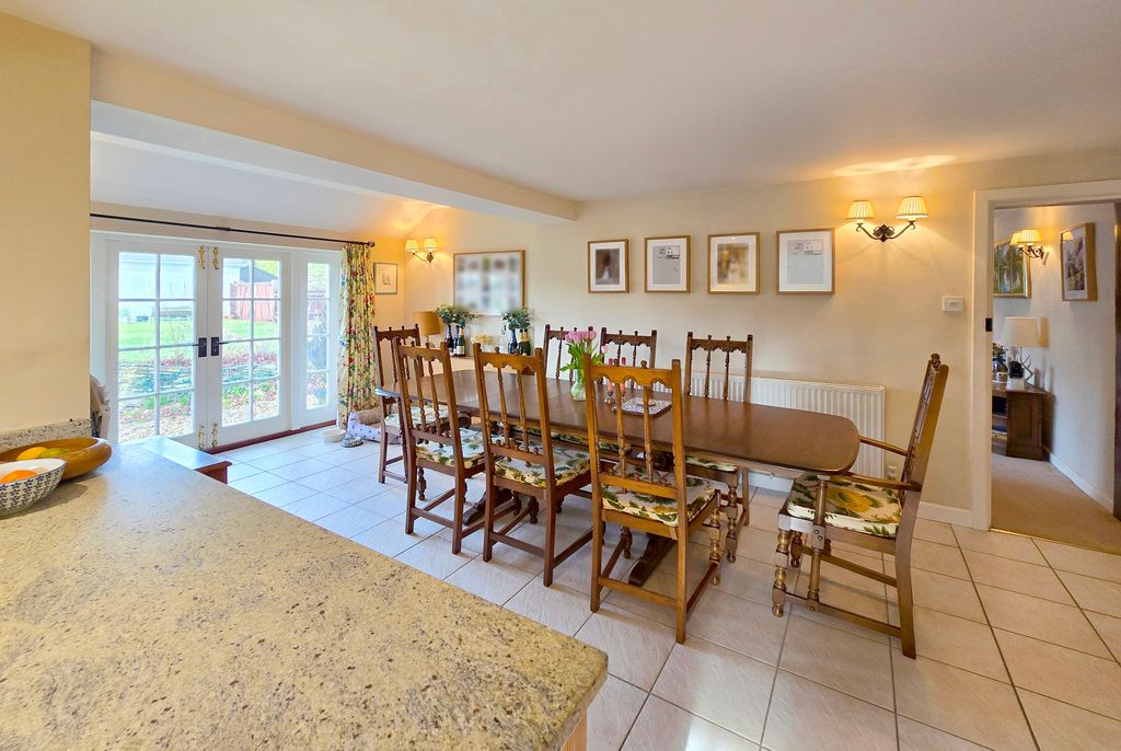 Property photo 3 of 19 Oc Dining Room