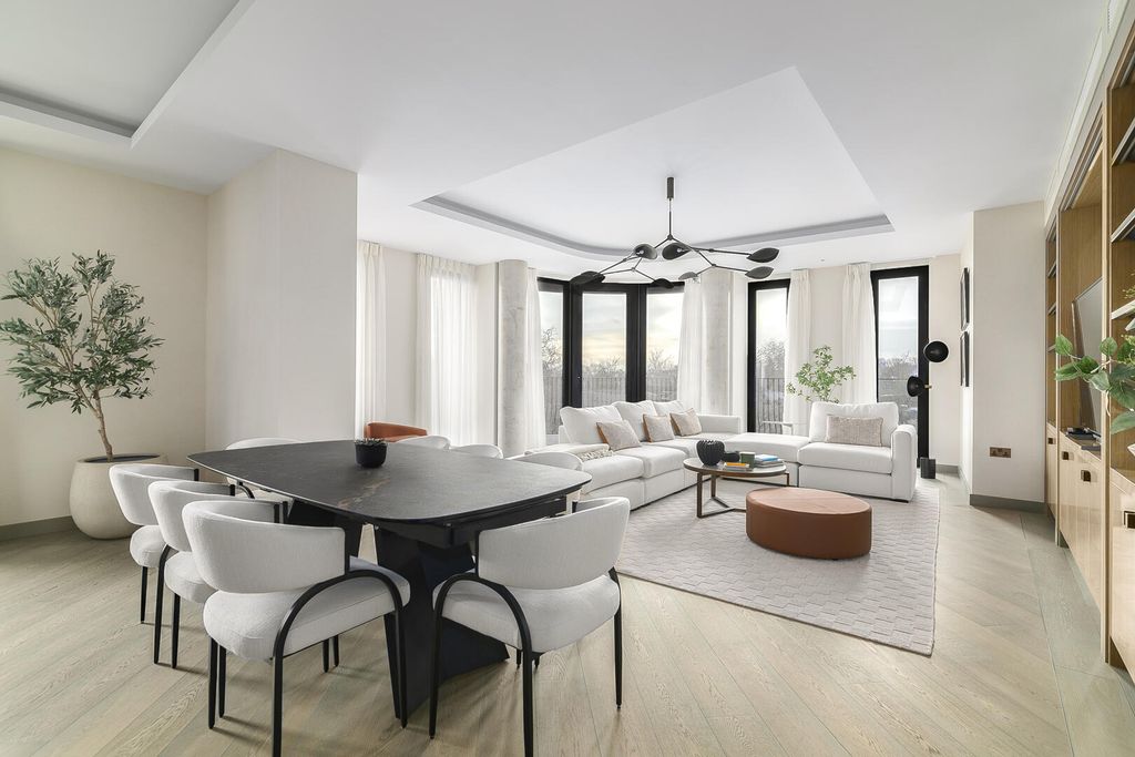 Property photo 1 of 23 Living Room