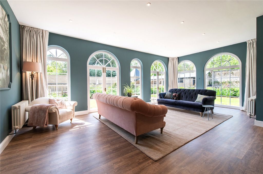 Property photo 2 of 23 Garden Room