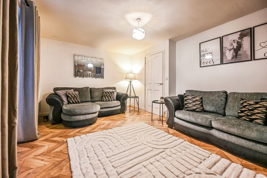 Property photo 3 of 18 Pbox-Img.Jpg