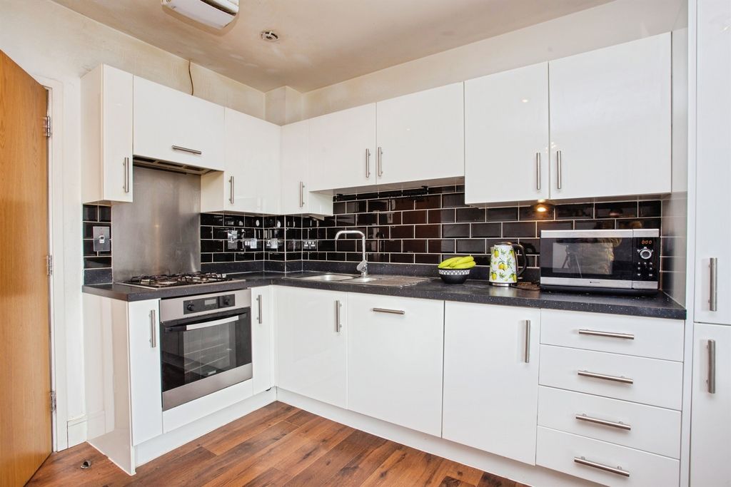 Property photo 3 of 16