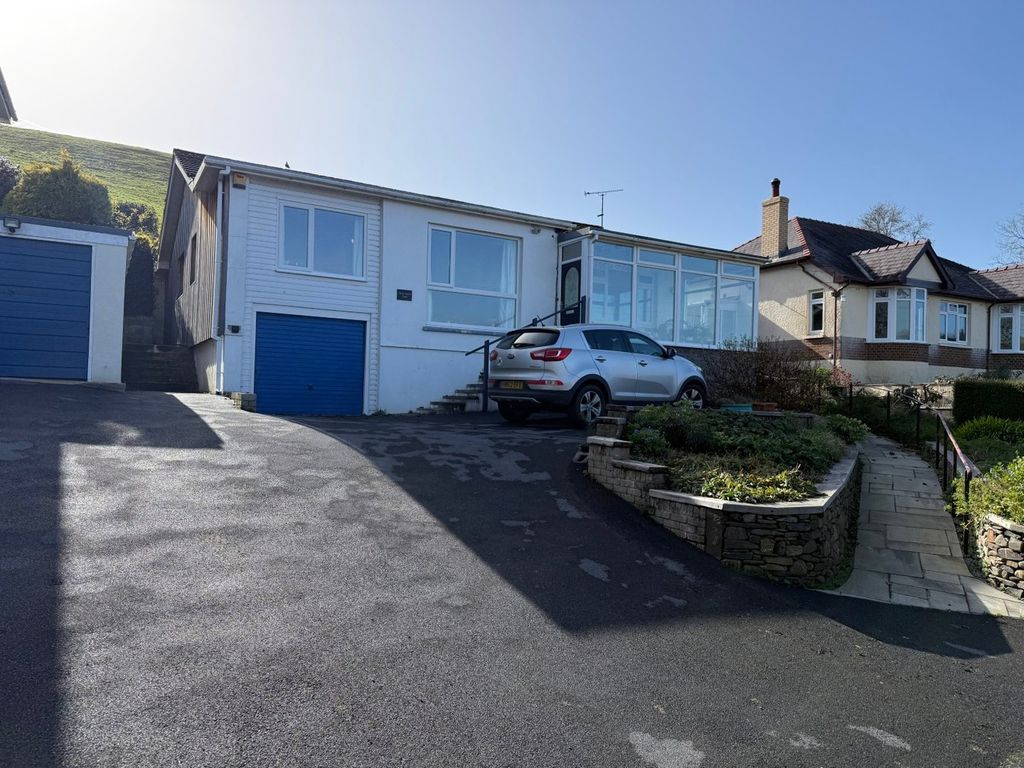 Property photo 1 of 43