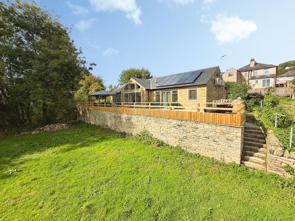 Property photo 2 of 27