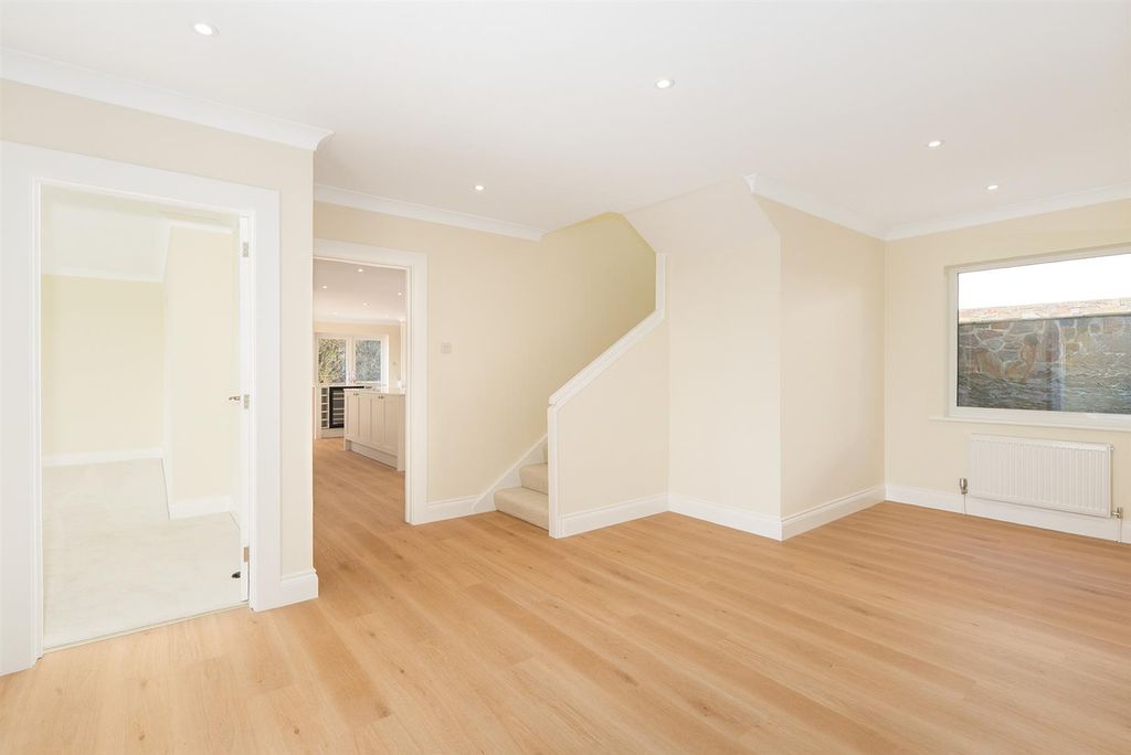 Property photo 2 of 42 Charnwood House-7.Jpg