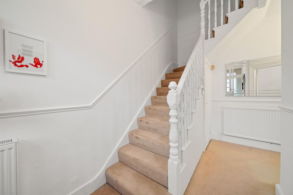 Property photo 2 of 26 Entrance Hall