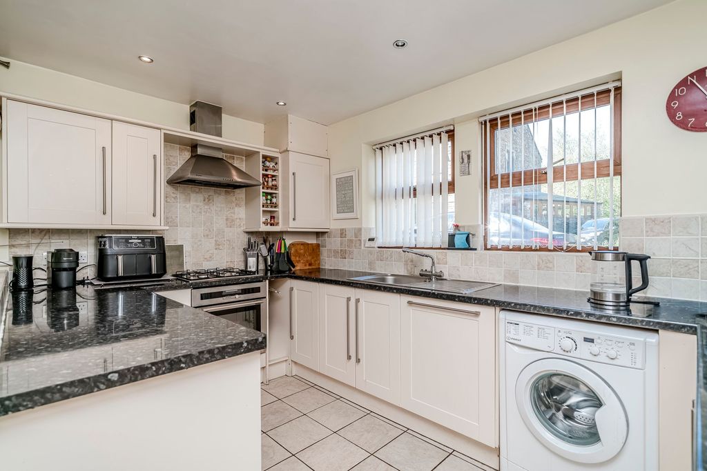 Property photo 3 of 42