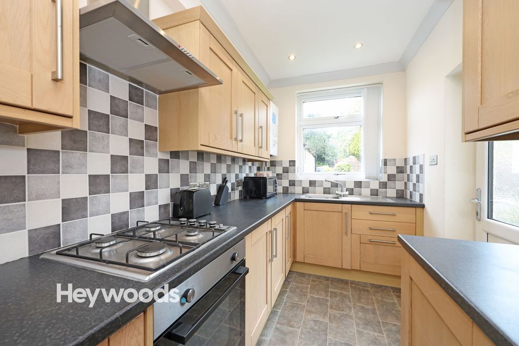 Property photo 3 of 32