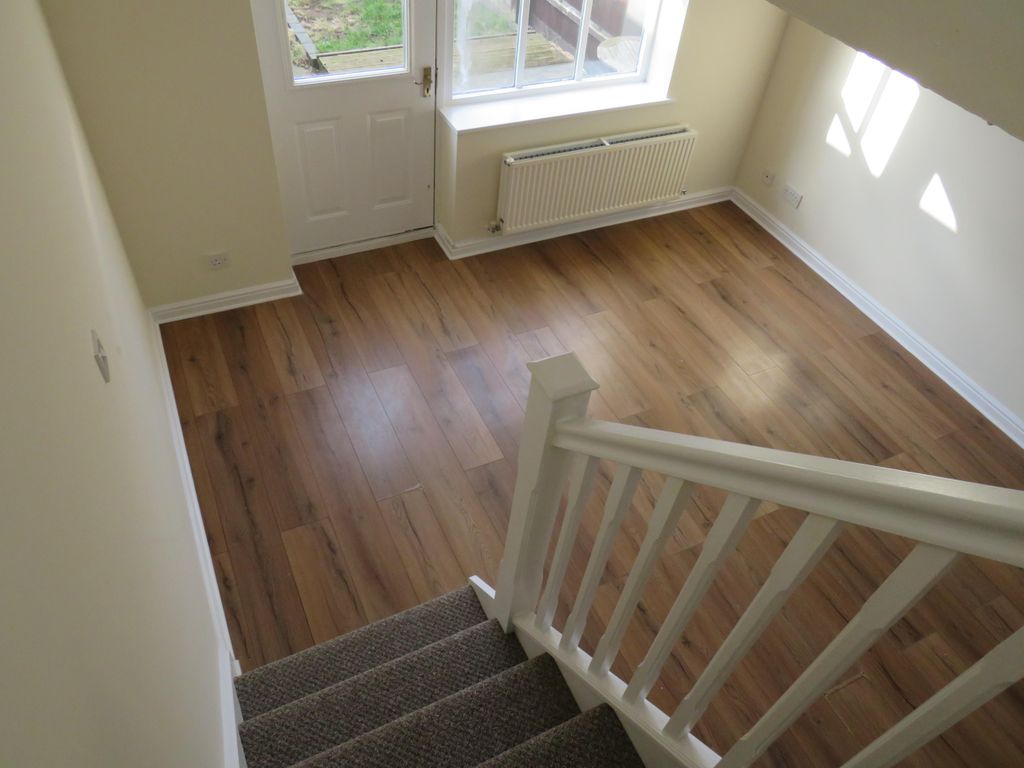 Property photo 2 of 10 Hallway