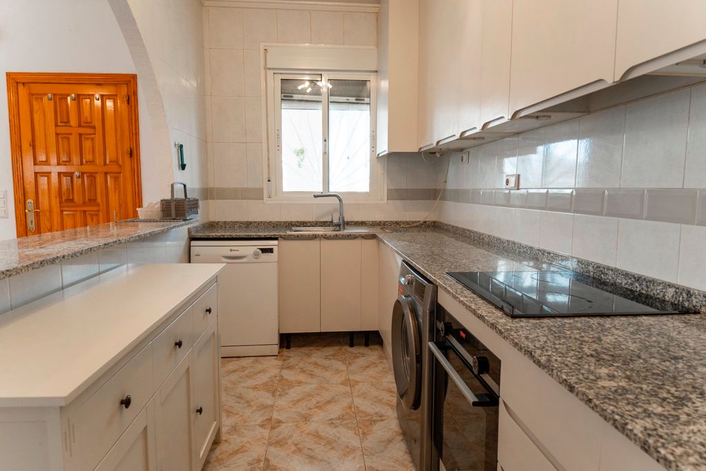 Property photo 2 of 41