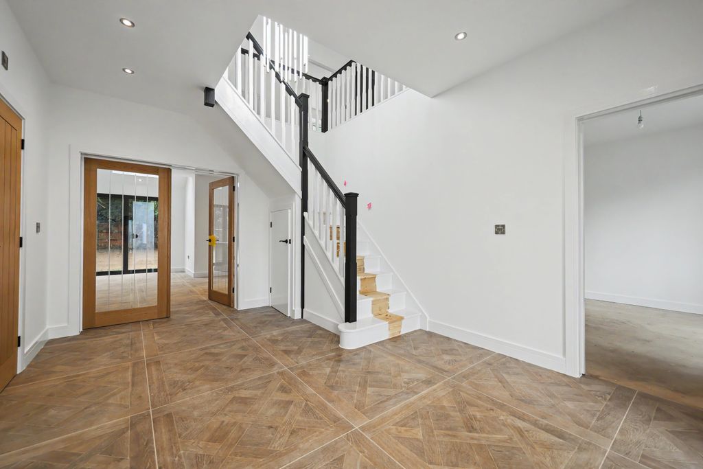 Property photo 3 of 23