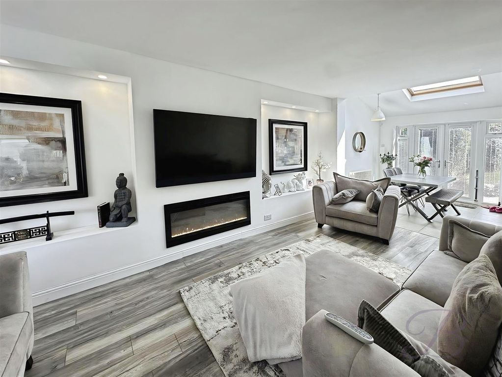Property photo 3 of 27 A68F0E31-Hjsbjianlkujpdfvlge5Xq.Jpg