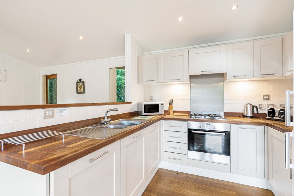 Property photo 2 of 16 Kitchen