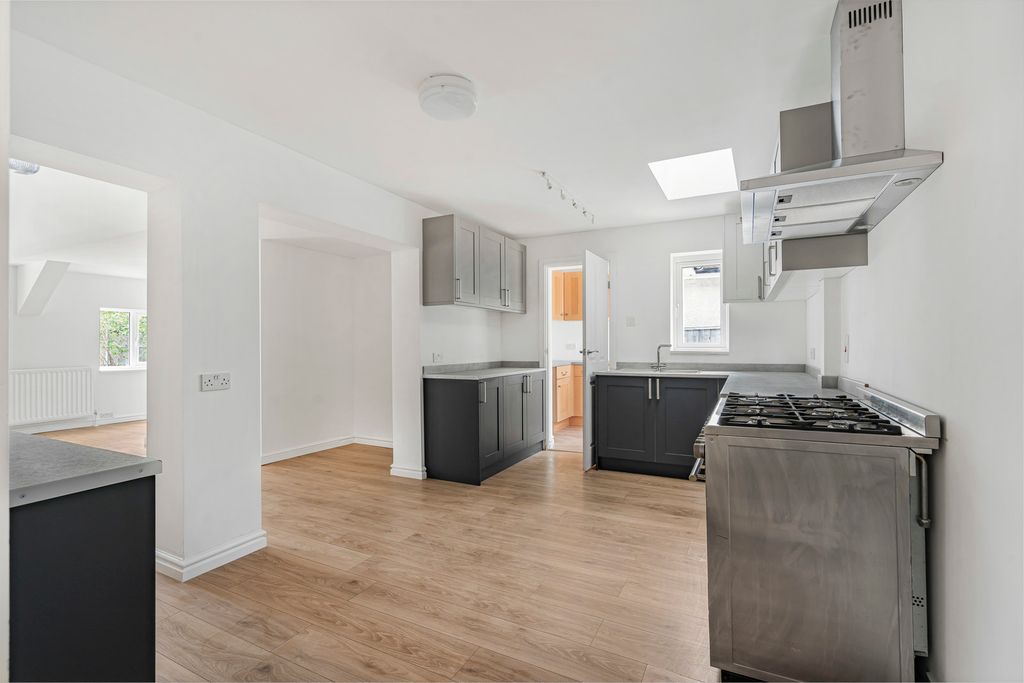Property photo 3 of 26 Kitchen/Dining