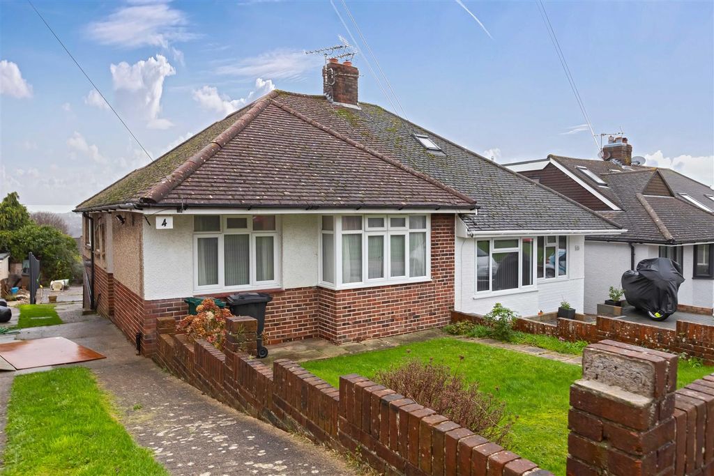 Property photo 1 of 16 Westfield Close_12.Jpg