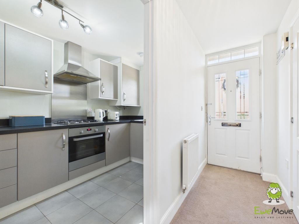 Property photo 3 of 23 Ewemove Estate Agents Basingstoke