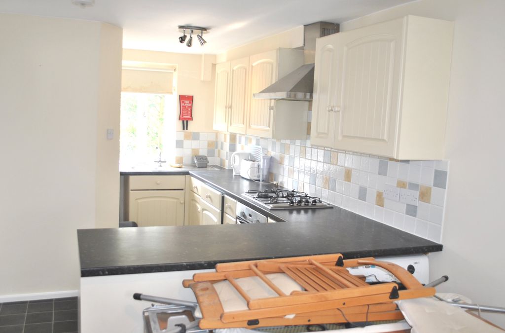 Property photo 2 of 8 Kitchen