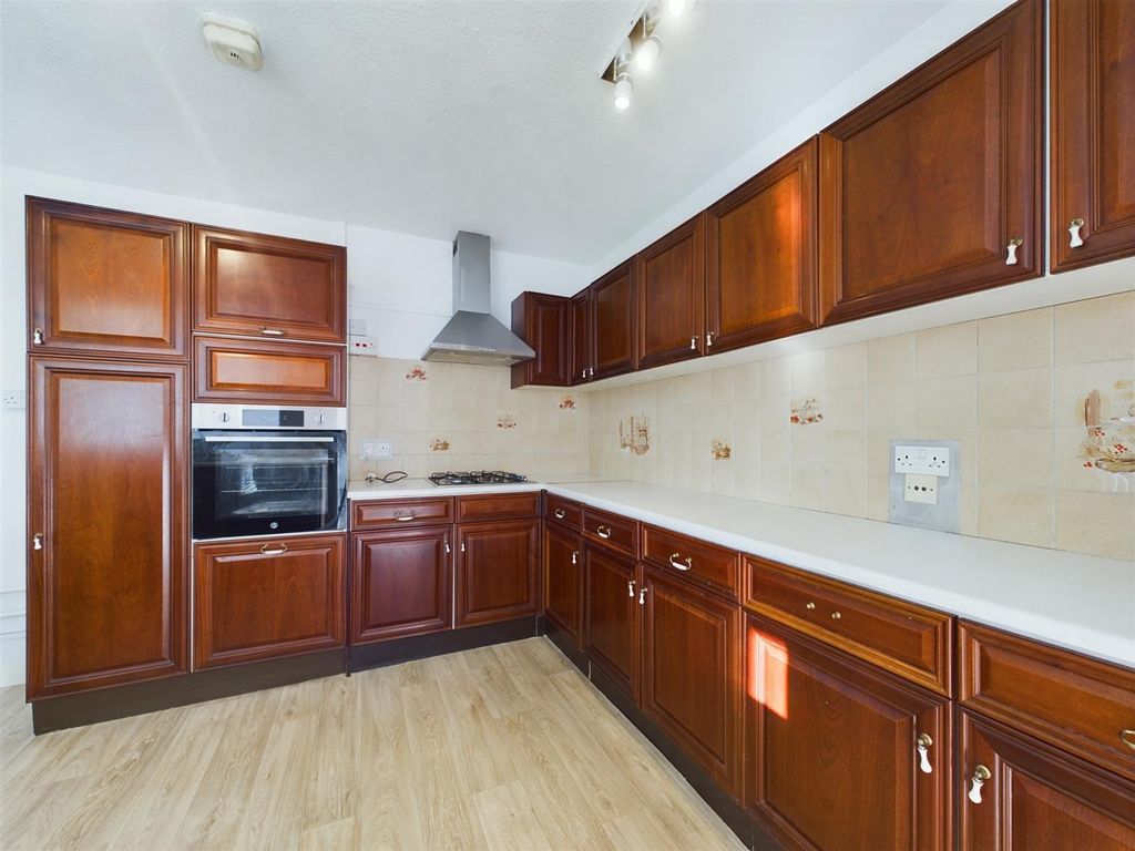 Property photo 3 of 18 Kitchen
