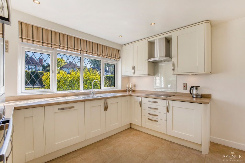 Property photo 3 of 35 4012137