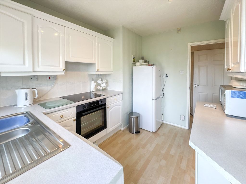 Property photo 2 of 12 Kitchen