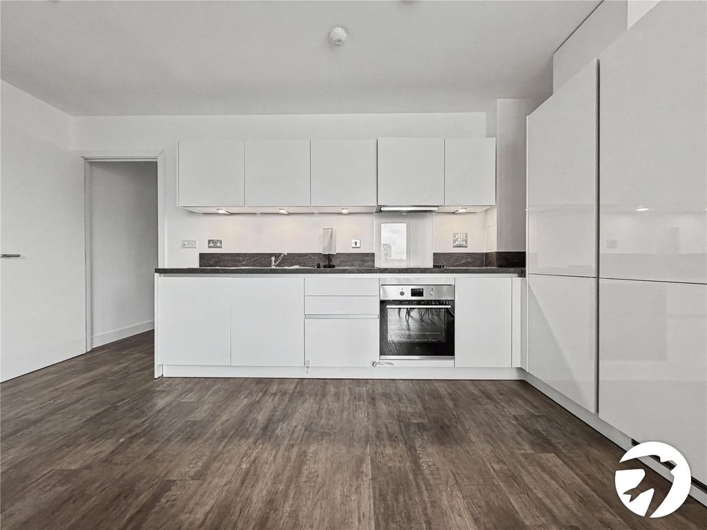 Property photo 3 of 10 Kitchen