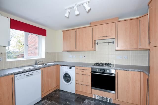 Property photo 2 of 10 Kitchen