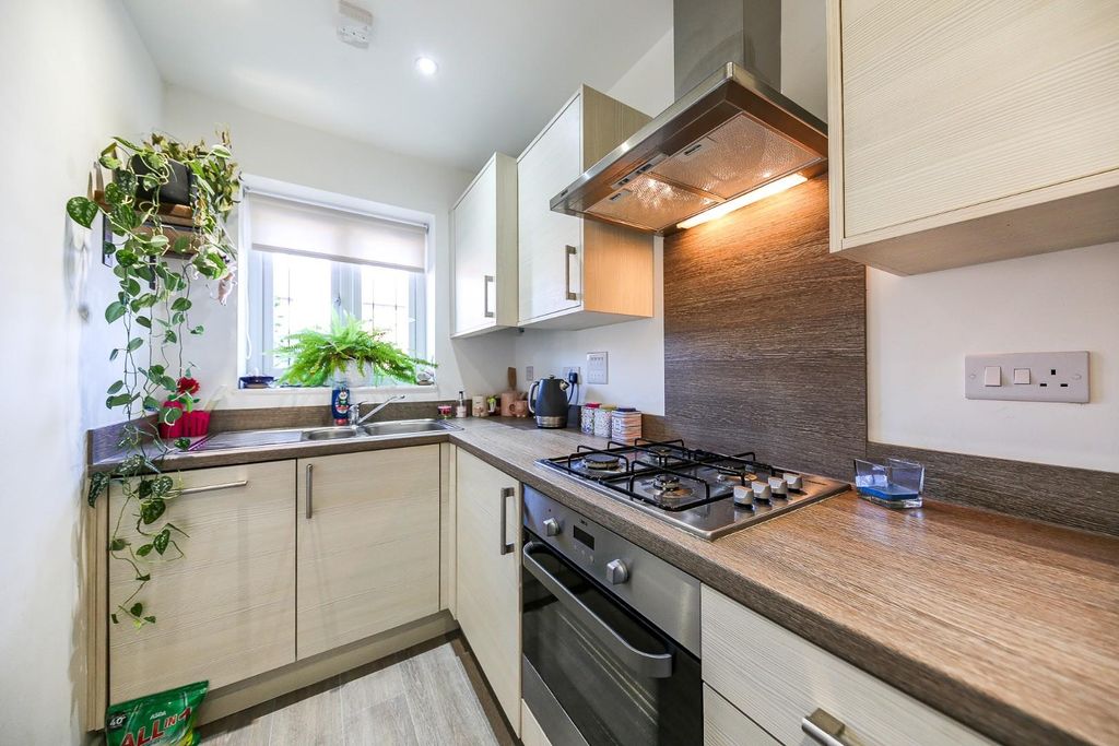 Property photo 3 of 14 Kitchen