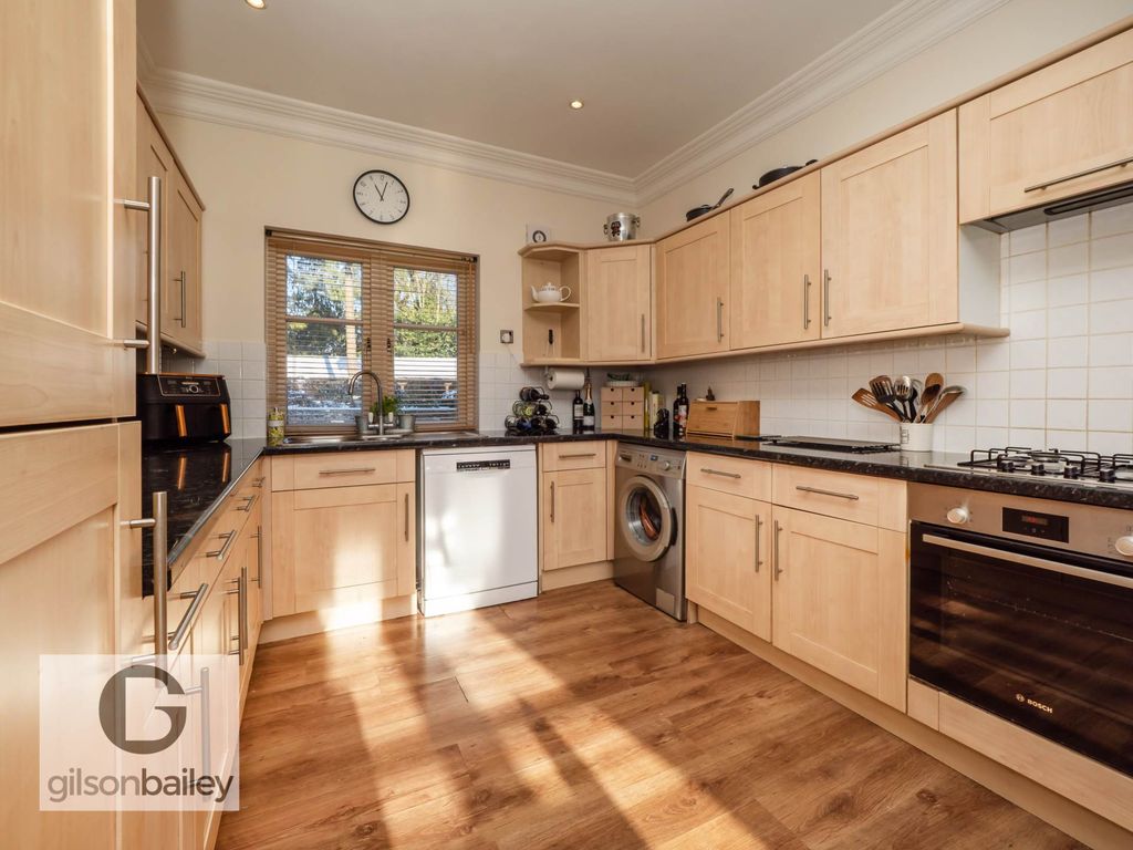 Property photo 3 of 27