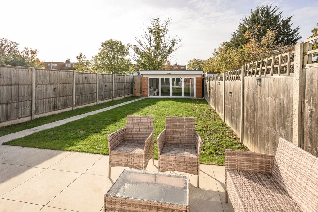 Property photo 3 of 16 Picture No. 19