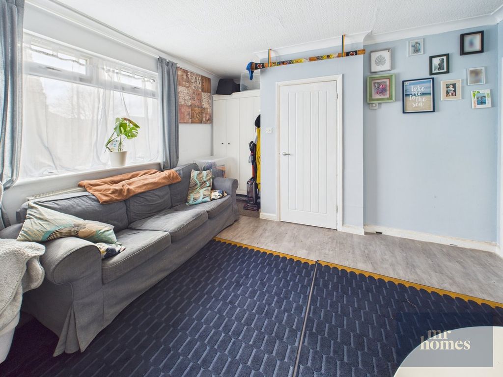 Property photo 3 of 32