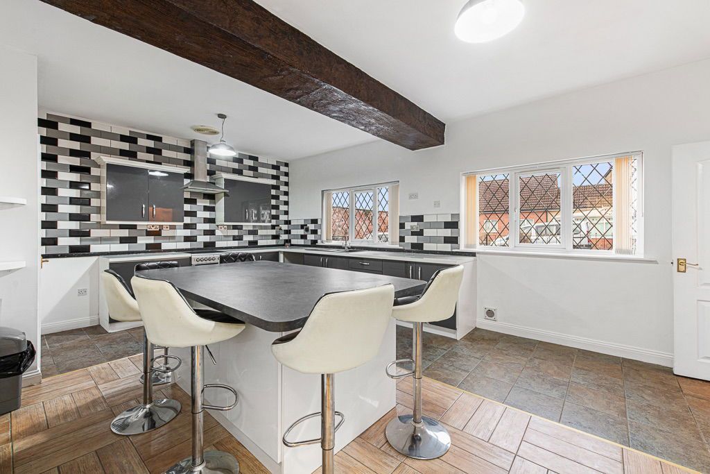 Property photo 2 of 26