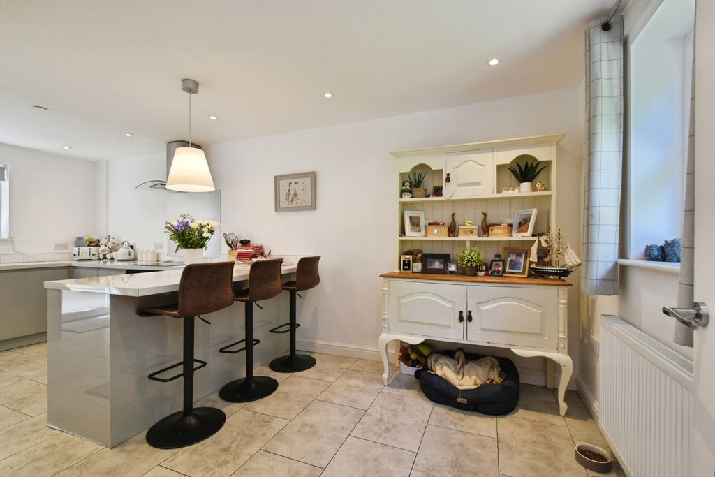 Property photo 3 of 25 Pbox-Img.Jpg