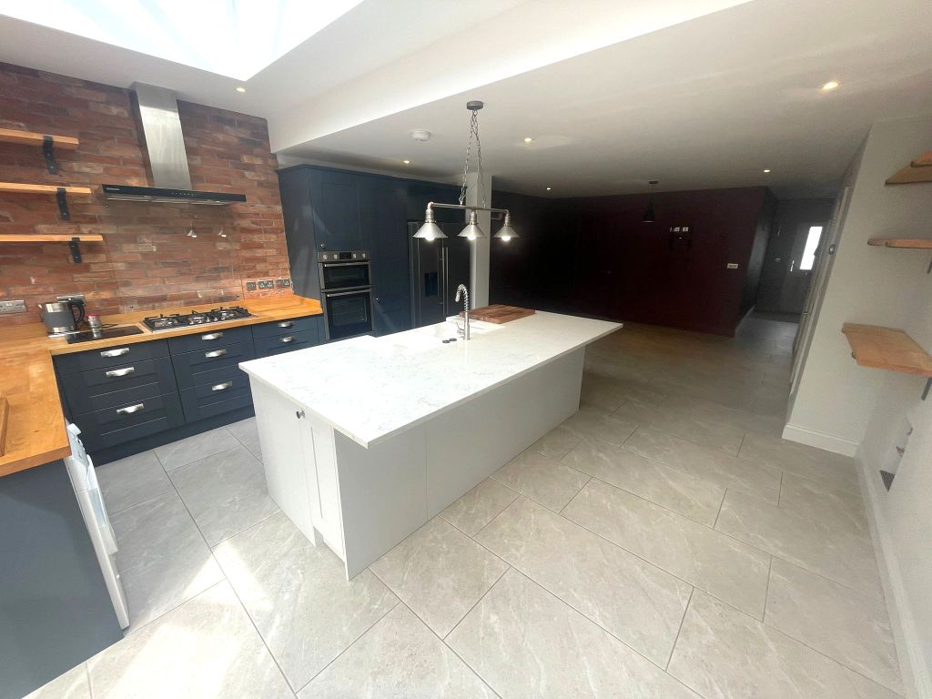 Property photo 3 of 13 Kitchen 4 Use