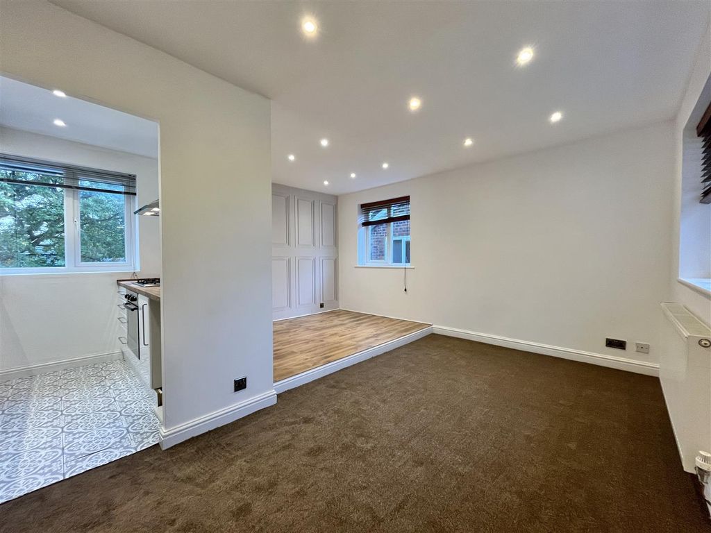 Property photo 2 of 6 Living Room/Bedroom