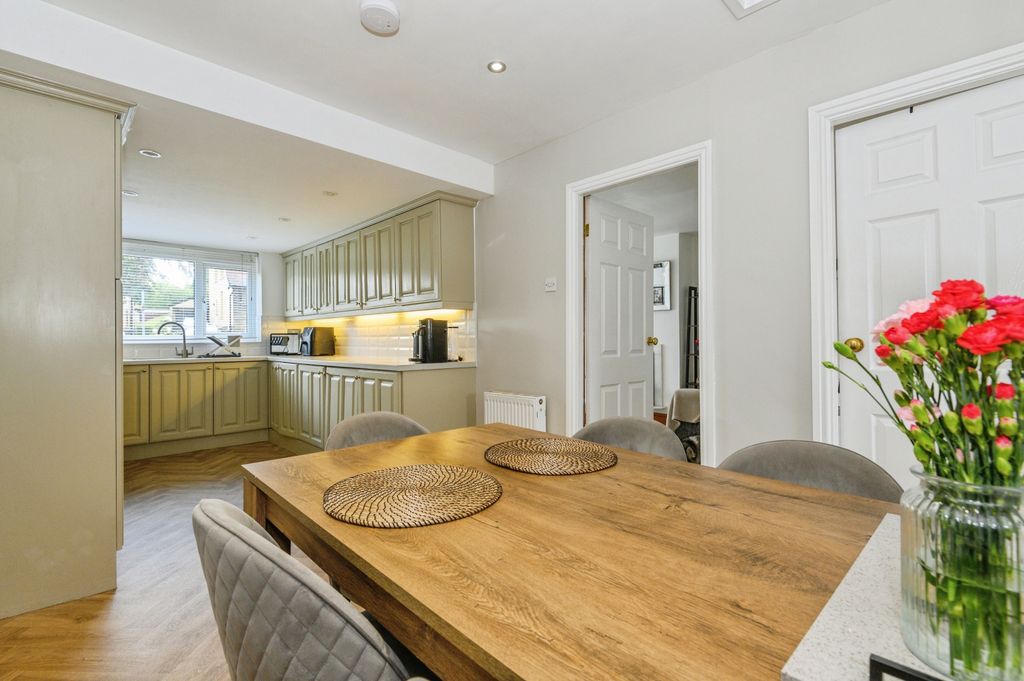 Property photo 2 of 11 Kitchen/Dining Room