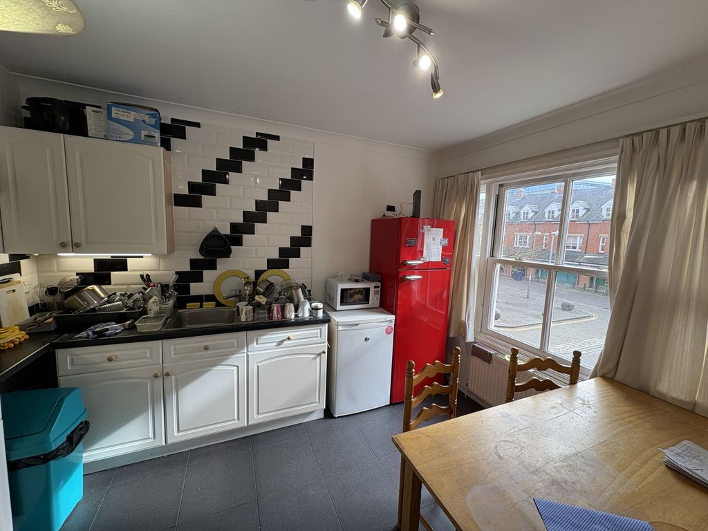 Property photo 3 of 8 Kitchen