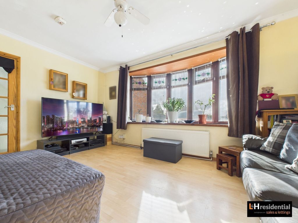 Property photo 3 of 11