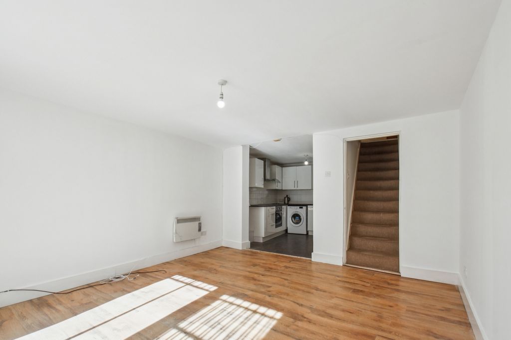 Property photo 1 of 14 Picture No. 11
